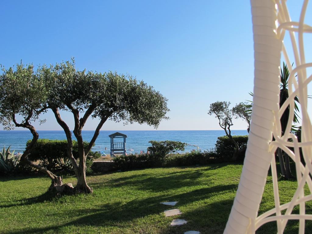Seafront Calista Beach House With Garden Glyfada (Corfu) Exterior foto